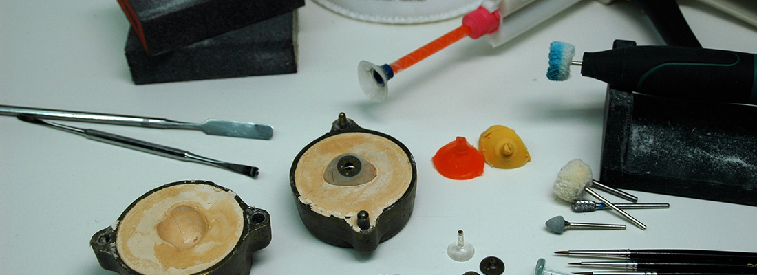 W. Heumann Institut für künstliche Augen OHG - Tool for eye prostheses made of plastic
